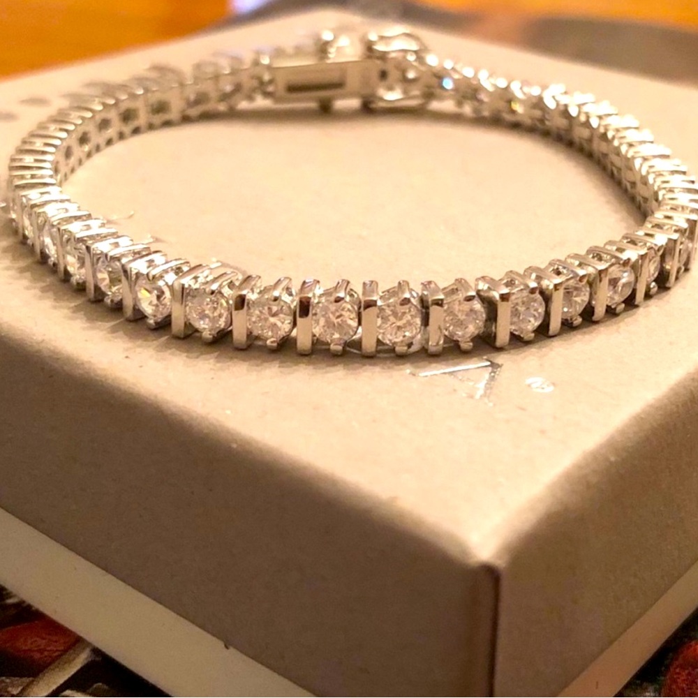 Silpada NEW Rare Vintage Sterling Silver Cubic
Zirconia Tennis Bracelet - Picture 4 of 7